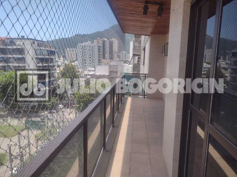 05RuaMaxwell4quartossendo1suit - 5