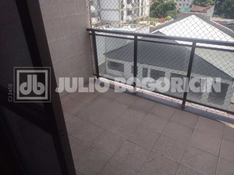 16RuaMaxwell4quartossendo1suit - 16