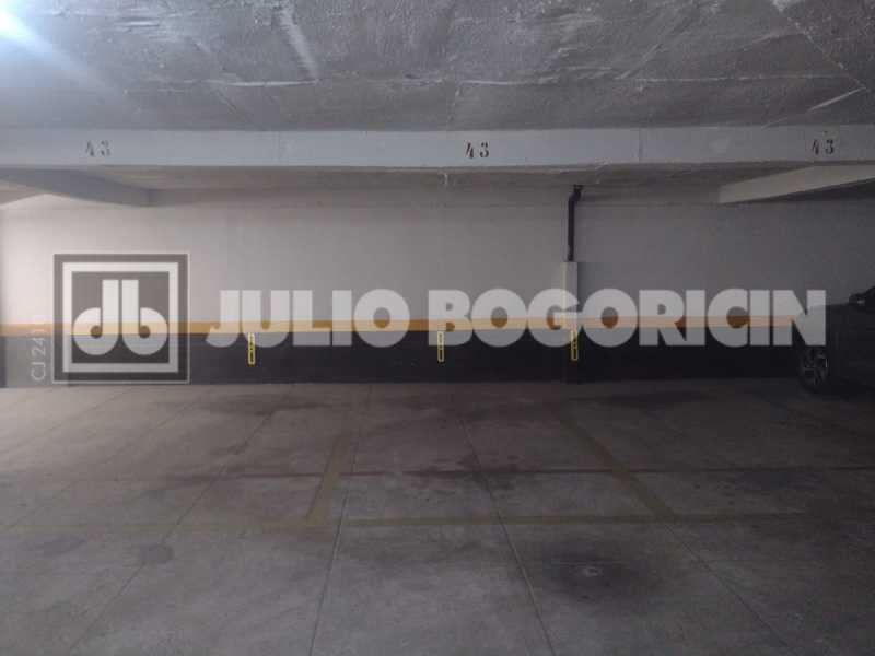 28RuaMaxwell4quartossendo1suit - 28