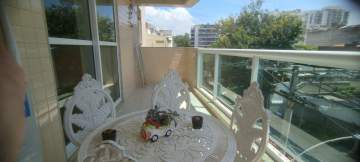 Ótimo apartamento, varandão, 3 quartos (suíte), vaga de garagem. Prédio novo. Próximo ao Shopping Tijuca. Oportunidade! - JBT305131
