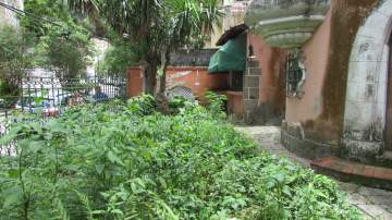 Ótima localização - Cosme Velho - Rua bucólica - Ótima casa duplex - Recuada – Frente ajardinada - Living - 5 quartos - 4 Banheiros - 353m² - Oportunidade! Entrega imediata. - JBF61511