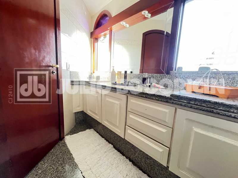 fe2c0002-3cac-47f8-894c-0de28c - 17