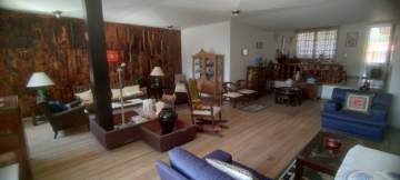 Ampla casa, 5 quartos (suíte), 3 vagas para carro, quintal. Localização com fácil acesso, farta condução e comércio, integração metrô. - JBT66187