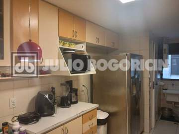 EXCELENTE APARTAMENTO FUNDOS LATERAL 3 QUARTOS 1 SUITE WC EMPREGADA 2 VAGAS - JBRB318844