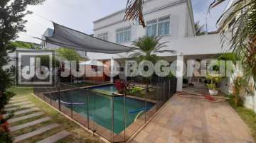 Ilha do Governador - Jardim Guanabara - VENDA - Casa Duplex - Varanda - 4 Quartos (2 Suítes) - Dependências - Edícula - 3 Vagas de Garagem - Julio Bogoricin - JBI61526