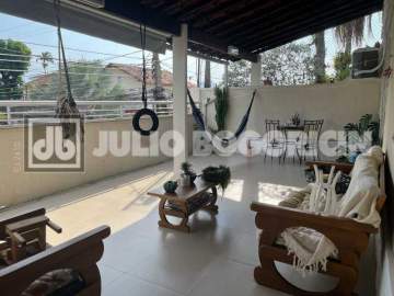 Casa Linear-355m²- varanda -3 quartos -suíte -3 vagas-Anil - JBJ601738
