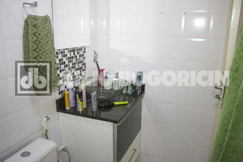 QUARTO EMCIMA COM BANHEIRO 6 - 12