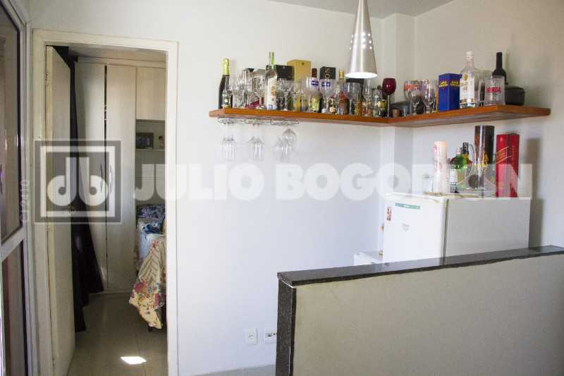QUARTO EMCIMA COM BANHEIRO 8 - 18