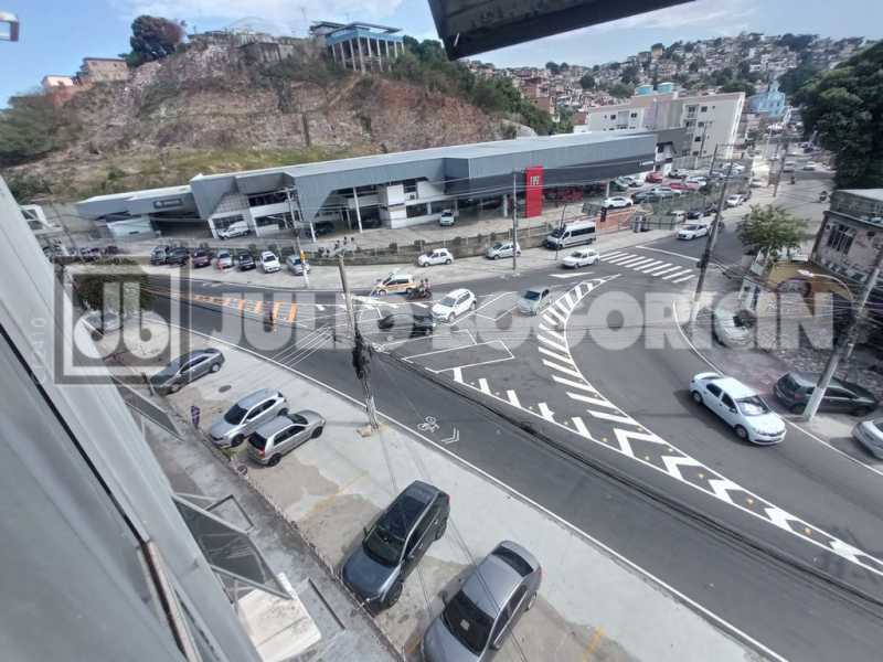 12taua02salascomerciaiscom25me - 12