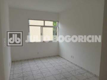 Sala e quarto próximo ao metrô Saens Pena, entrar e morar. - JBT15153