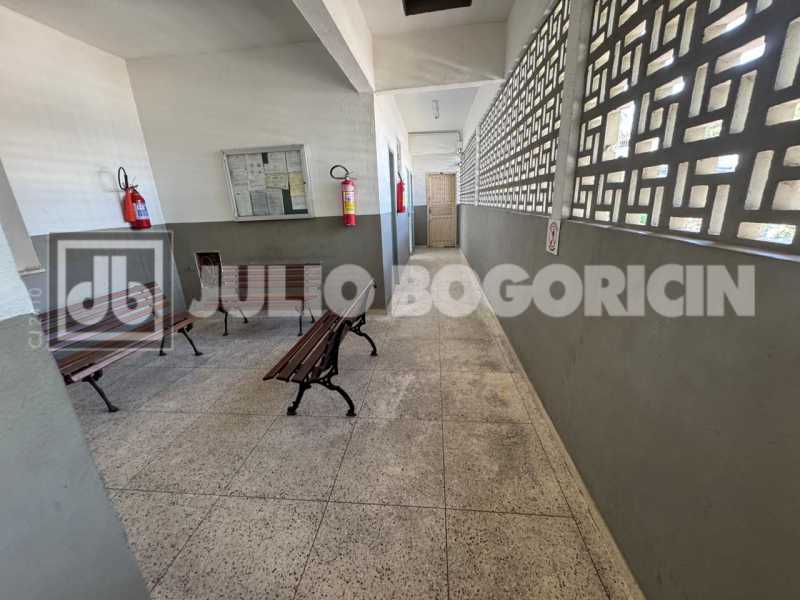 15portuguesasalacomercialfrent - 15