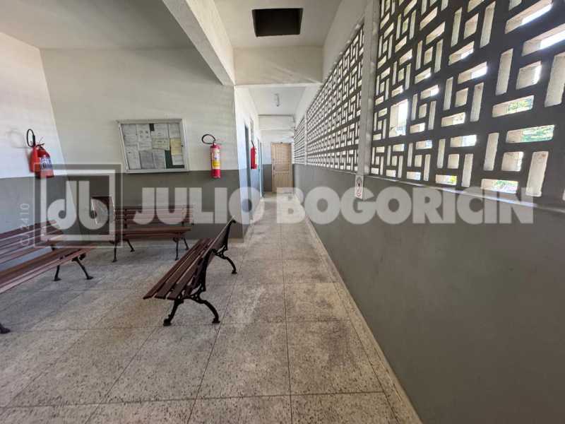 16portuguesasalacomercialfrent - 16