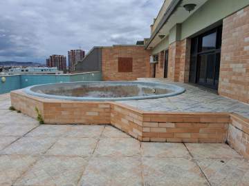 MÉIER - RUA VISCONDE DE TAUNAY - LUXUOSA COBERTURA COM 288M² DE ÁREA PRIVATIVA - 2VARANDAS - 4 QUARTOS(2 SUÍTES) - TERRAÇÃO COM PISCINA PRIVATIVA - 2 VAGAS ESCRITURADAS. - JBM502696