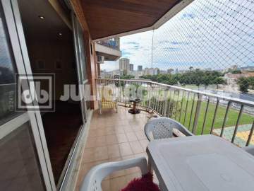 Imperdível - Amplo Varandão frontal, suíte, lavabo, defronte Colégio militar, 550m do Shopping Tijuca, 800m do Metrô Saens Pena, vista livre - JBT305179