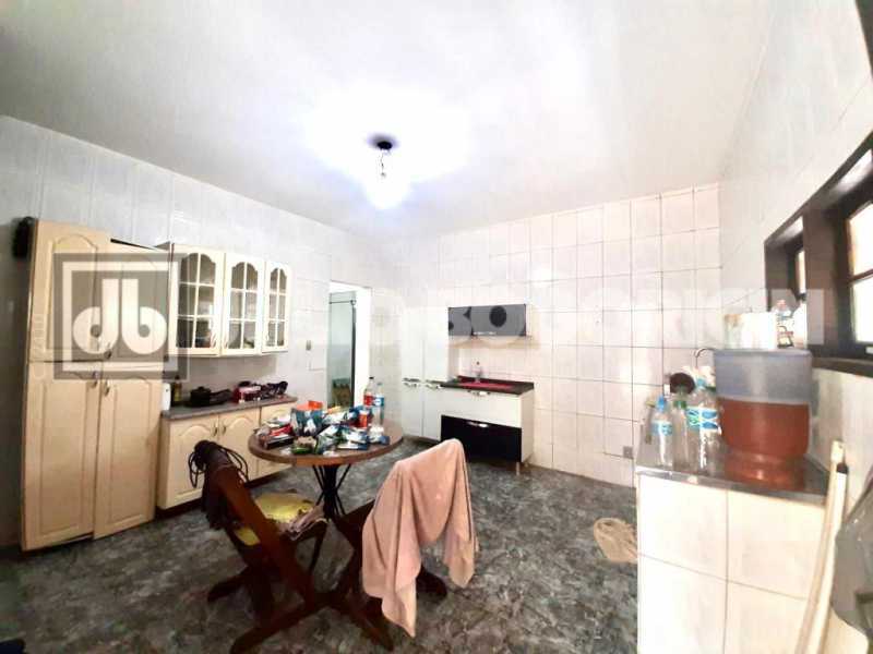 3FC83F96-27A4-4FD2-A7FE-E49FD5 - 17