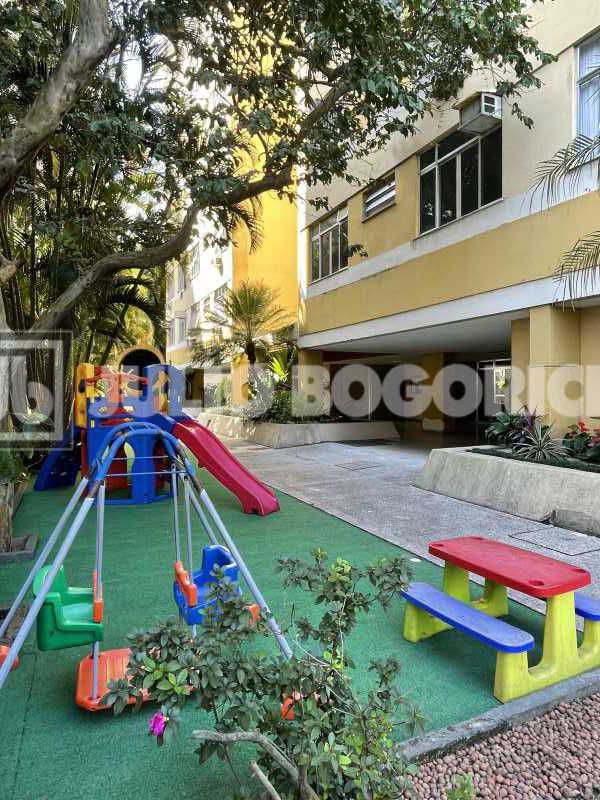 57EE4D18-F597-4BAE-9589-10698A - 18