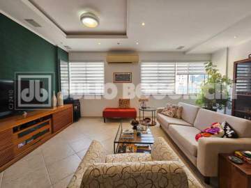 Imperdível - Belíssima cobertura duplex, reformada, três quartos, suíte, terraço. Duas vagas escrituradas. - JBF51405
