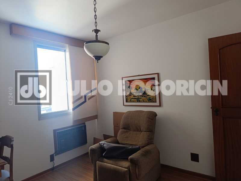 13 Quarto Office. - 13