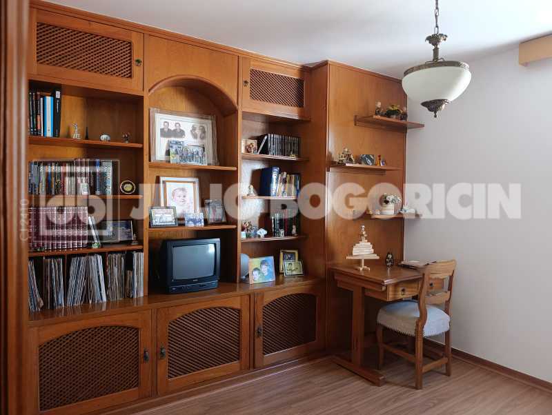 14 Quarto Office. - 14