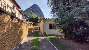 Imperdível - Belissíma casa linear de rua com quintal maravilhoso, com 3 quartos 1 suíte, garagem - JBT66205