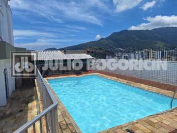 Oportunidade - Apartamento, varanda, 3 quartos (suíte), dependências completas, 2 vagas de garagem escrituradas. Total infraestrutura. Fácil acesso ao Centro, Zona Sul e Norte. - JBT305189