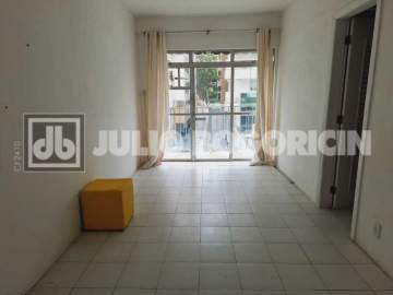 Apartamento : Padrão / Residencial / Anil - JBJ203933