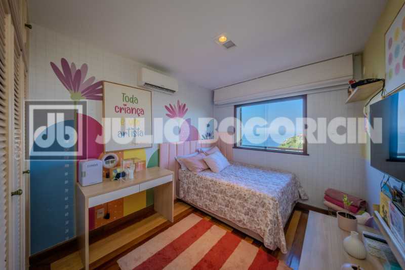 Suíte 4 - Piso 2 - 27