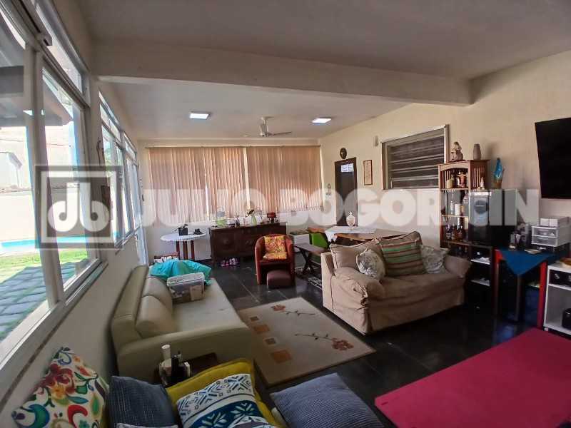 CASA R TENENTE CORONEL MUNIZ D - 8