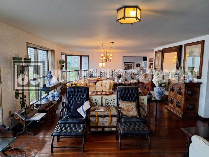 WhatsApp Image 2025-04-18 at 1 - 2