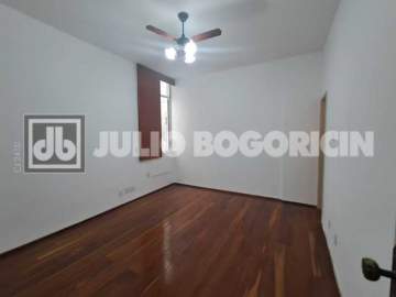 Imperdível - EXCELENTE LOCAL DE LARANJEIRAS , JUNTO A GENERAL GLICÉRIO , APTO DE 02QTOS COM ÁRMARIOS PISO MADEIRA , BANHEIRO SOCIAL GRANDE ,COZINHA PLANEJADA , ÁREA E DEPENDÊNCIAS COMPLETAS , VAGA NO CONDOMÍNIO .VAZIO - JBF29257
