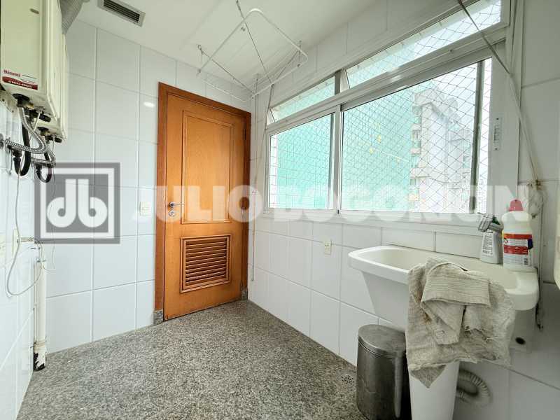 Área de Serviço - 32