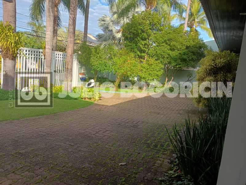 FRENTE CASA 1. - 2