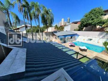 Casa à Venda na Barra da Tijuca Com 720m², 5 Quartos, 3 Suítes, Condomínio Fechado - JBBO6016