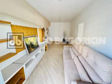 Oportunidade - Excelente apartamento, 2 quartos, varanda, , vaga de garagem escriturada. Prédio com piscina, próximo à Praça Varnhagen. - JBAP211014