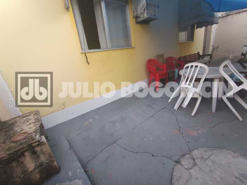 28 ÁREA CASA2. - 28