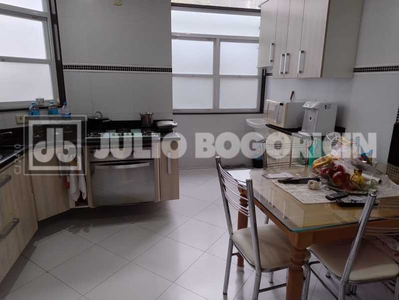 d8144f11-35dd-449d-8fe3-7ebe8b - 17