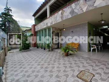 Freguesia/ Jacarepaguá/ Excelente casa de rua/ Duplex/ quintal grande/ Edícula/ 05 dormitórios/ suíte/ 08 vagas/ Serve para comércio/ Agende sua visita! - JBJ601824