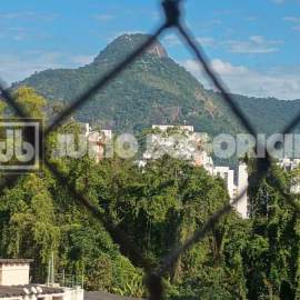 Oportunidade - APARTAMENTO VARANDA SOL MANHÃ SALA 2 AMBIENTES 2 QUARTOS SENDO 1 SUITE ARMARIOS, COZINHA AMERICANA, ÁREA DE SERVIÇO, 1 VAGA CONDOMÍNIO TOTAL INFRA E SEGURANÇA - JBRB214282