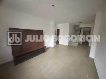 Oportunidade - Casa de Vila triplex - 3 quartos (2suites) - 3 vagas - Terraço com churrasqueira - Méier - JBM608224