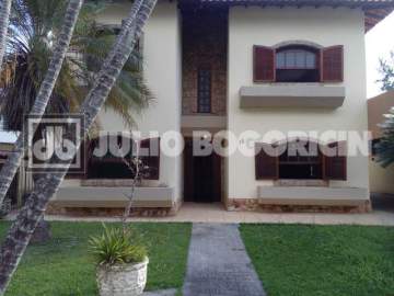 Excelente casa no Condomínio Bosque dos Esquilos/ jacarepaguá/ Perfeita para 2 familias/ 06 suítes/ jardim/ Área gourmet/ piscina/ quintal/ Agende sua visita! - JBJ601836
