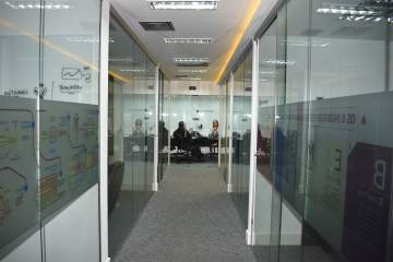 Salas: Totalmente equipadas, decoradas e com o VLT na porta - JBF71769