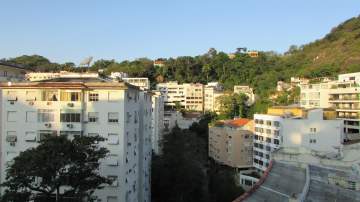 Jardim Laranjeiras - Apto duplex - Claro, Ventilado e silencioso - Vista ao verde e montanha - Living - 2 amplos quartos -Splits - Dep.Complts - 80m² Visivelmente maior. - JBF29287