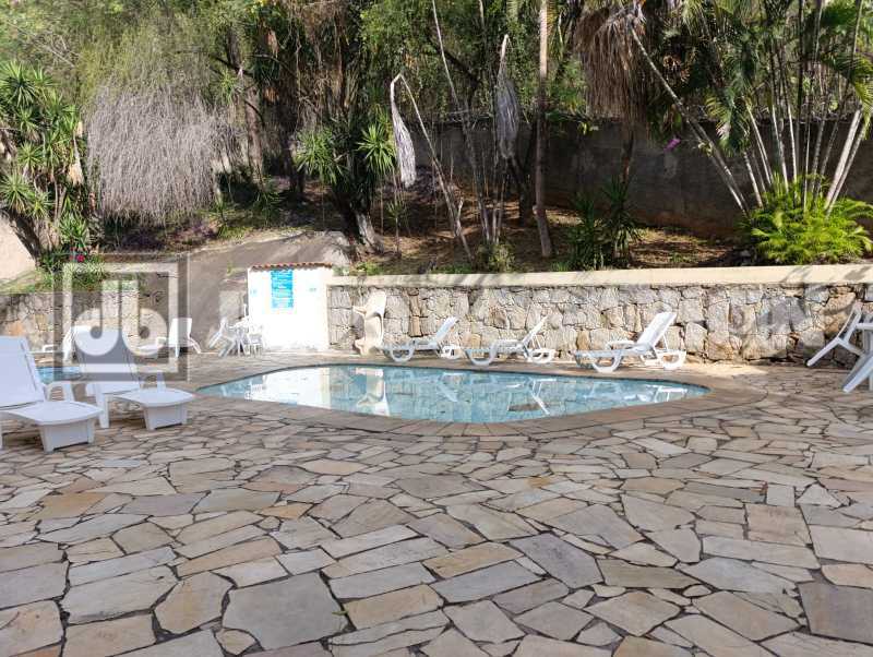 23 PISCINA. - 22
