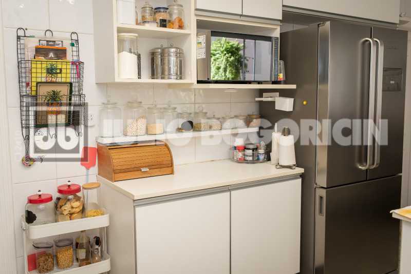 70ab2c09-3aed-49ad-90f6-d4c062 - 35