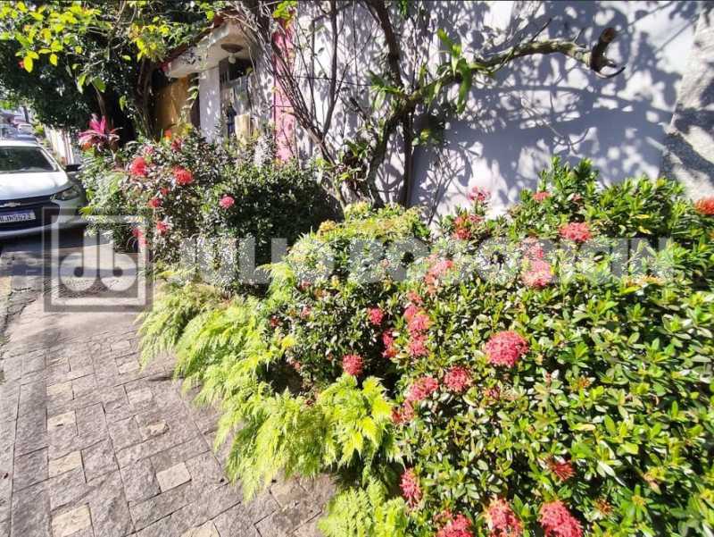 WhatsApp Image 2025-11-12 at 1 - 1