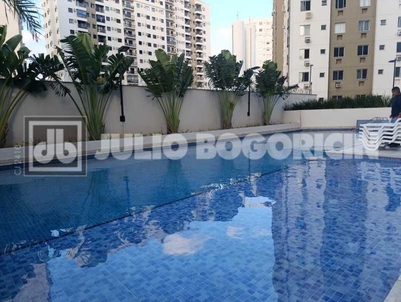 28 PISCINA. - 28