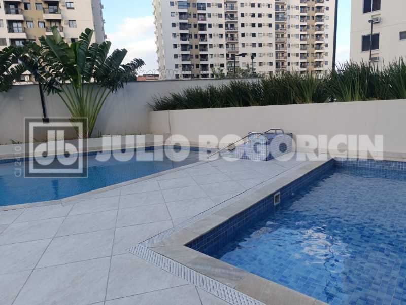 30 PISCINA. - 30