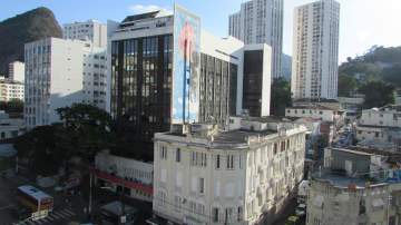 Oportunidade - Laranjeiras - Ótima localização - Sala - 2 quartos - Andar alto - Vista indevassável ao verde e ao bairro - 60m2 no IPTU - 1 vaga escriturada - Entrega imediata - JBF29317