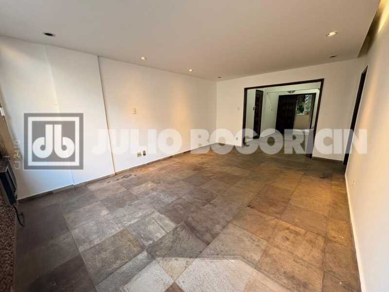 WhatsApp Image 2025-08-20 at 1 - 4