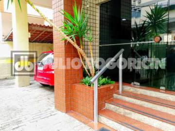 Ótima localização - Apartamento á venda, prédio pequeno, sala 2 ambientes, 3 quartos suíte, dependências completa, 1 vaga. - JBT305255